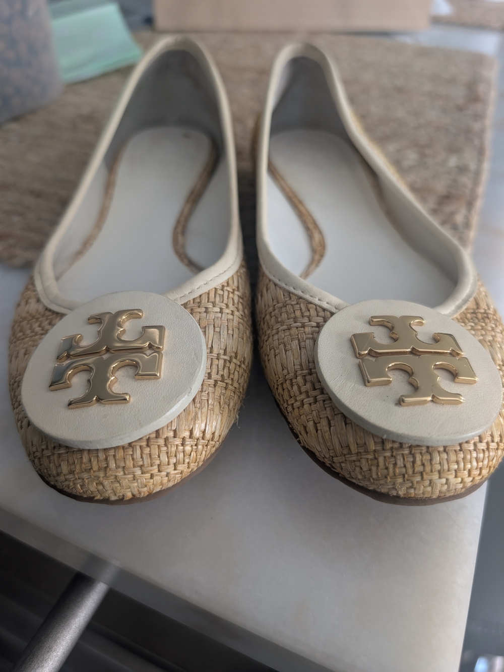 Tory Burch Woven Raffia Ballet Flats in Natural/White